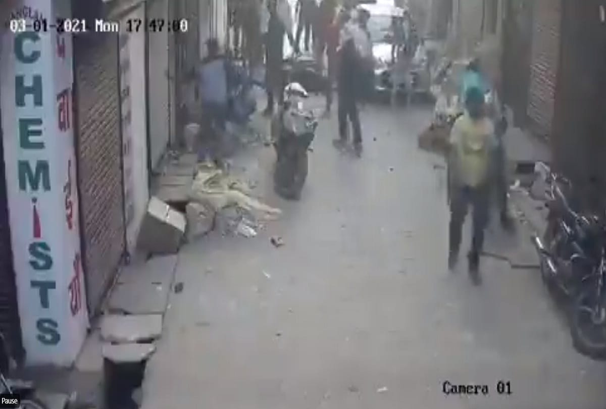 A group of people vandalised bikes and cars in Bhalswa Dairy area 