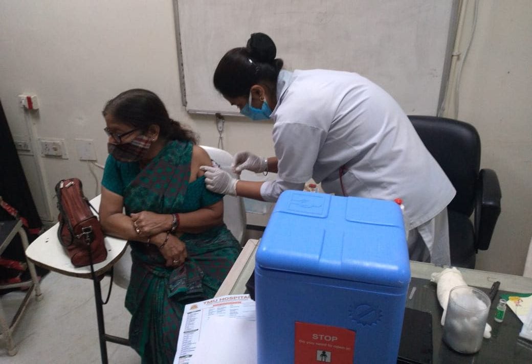 157 olders and paitents take corona vaccine