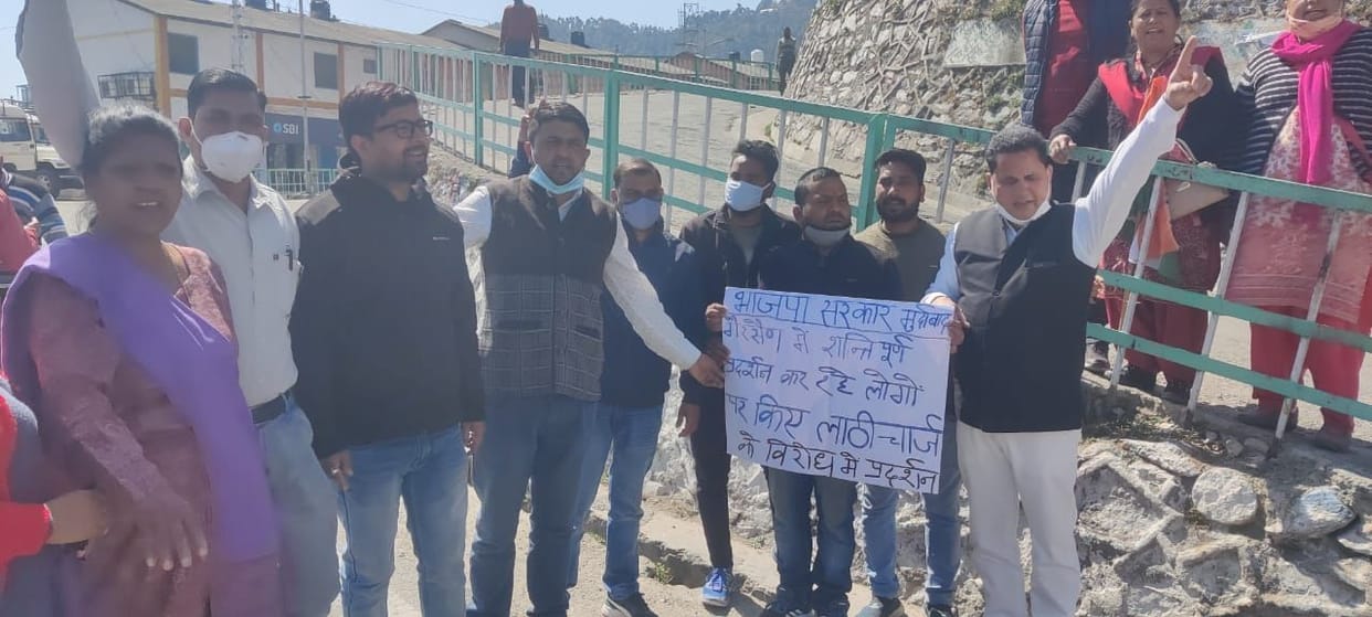 Protest against lathi charge on agitated villagers