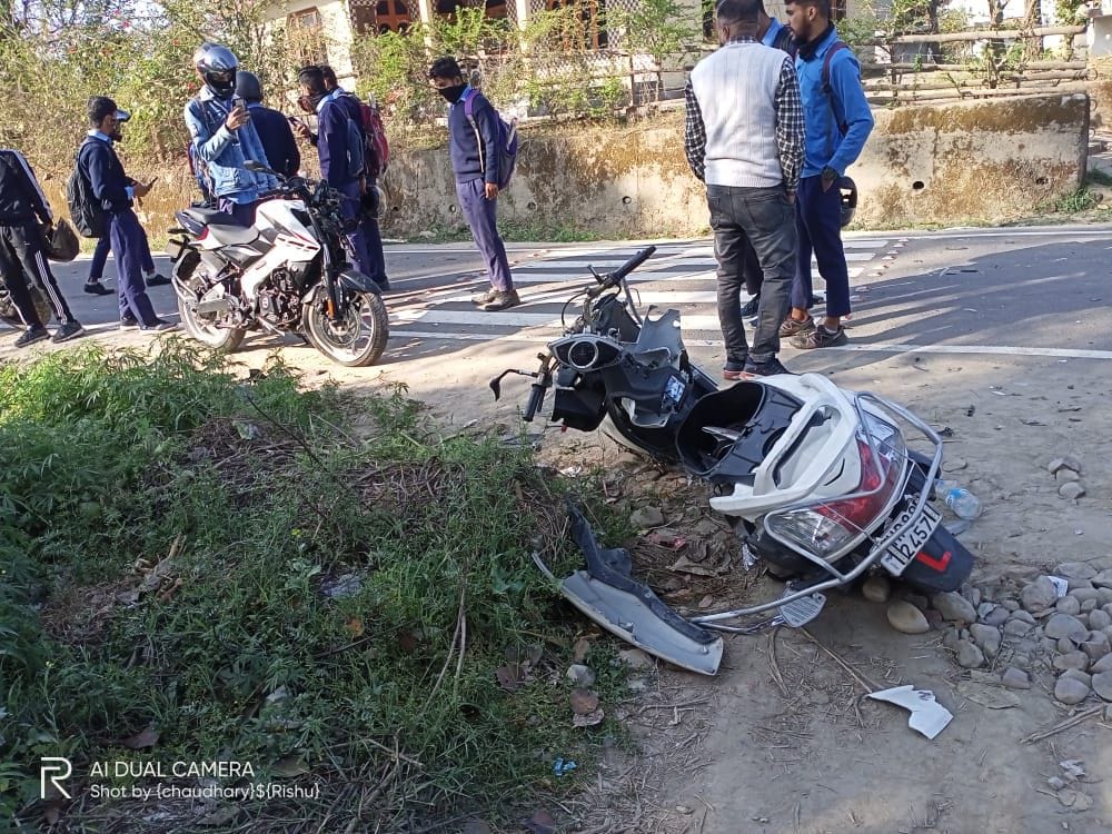 bike-scooty accident. three trainy student injured