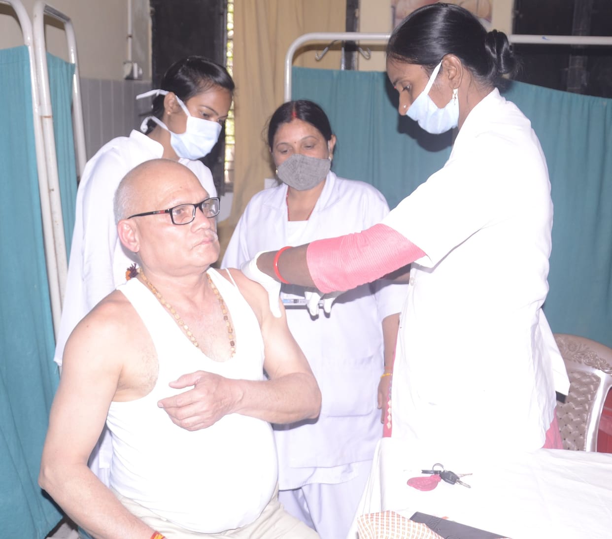 Only seven elders got the corona vaccine paid by paying a fee