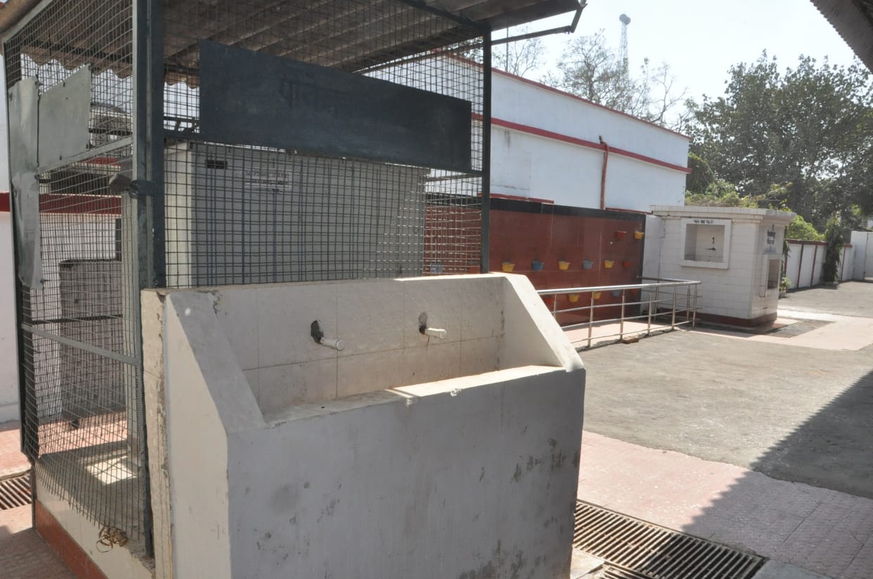 Water cooler closed, hand pump spoiled, bottled water support