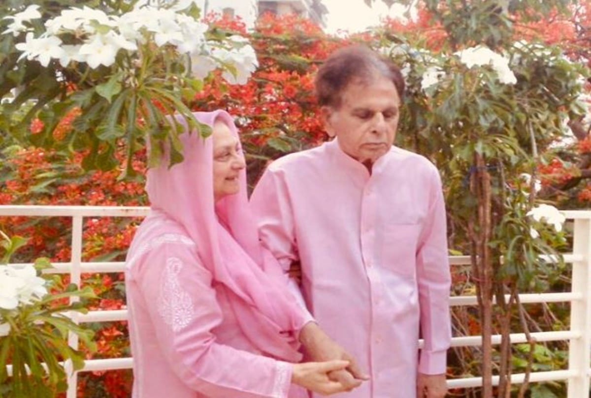 Film Legend Dilip Kumar Dies At 98 Know His Love Story With Saira Banu