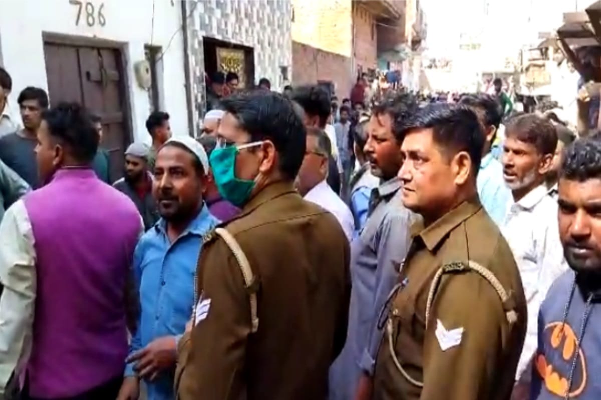 Illegal oil warehouse fire: drums thrashed into Fire after worker burnt beedi in Lisari gate Meerut