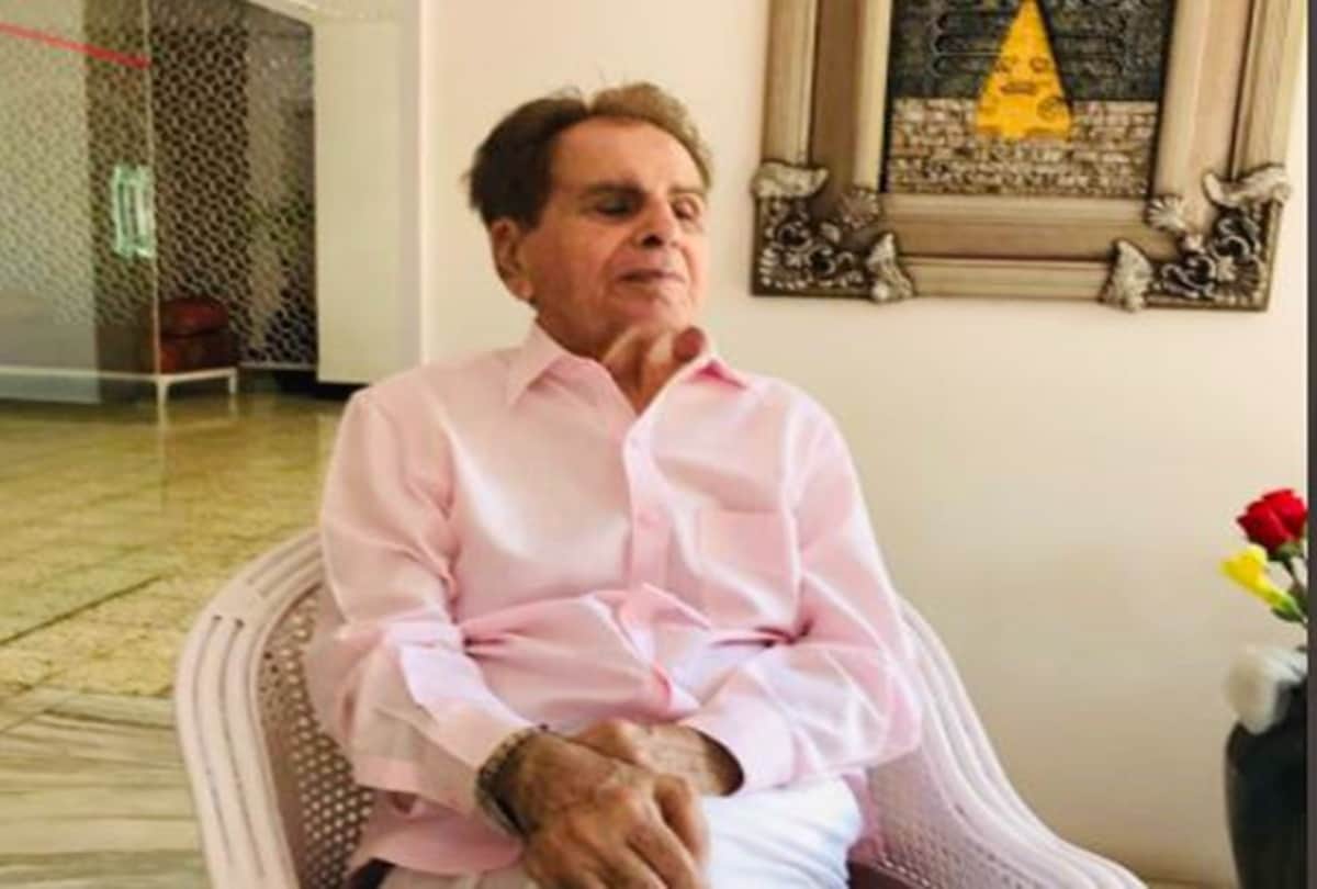 Dilip Kumar once again share photo in his pink shirt and fans are showering love