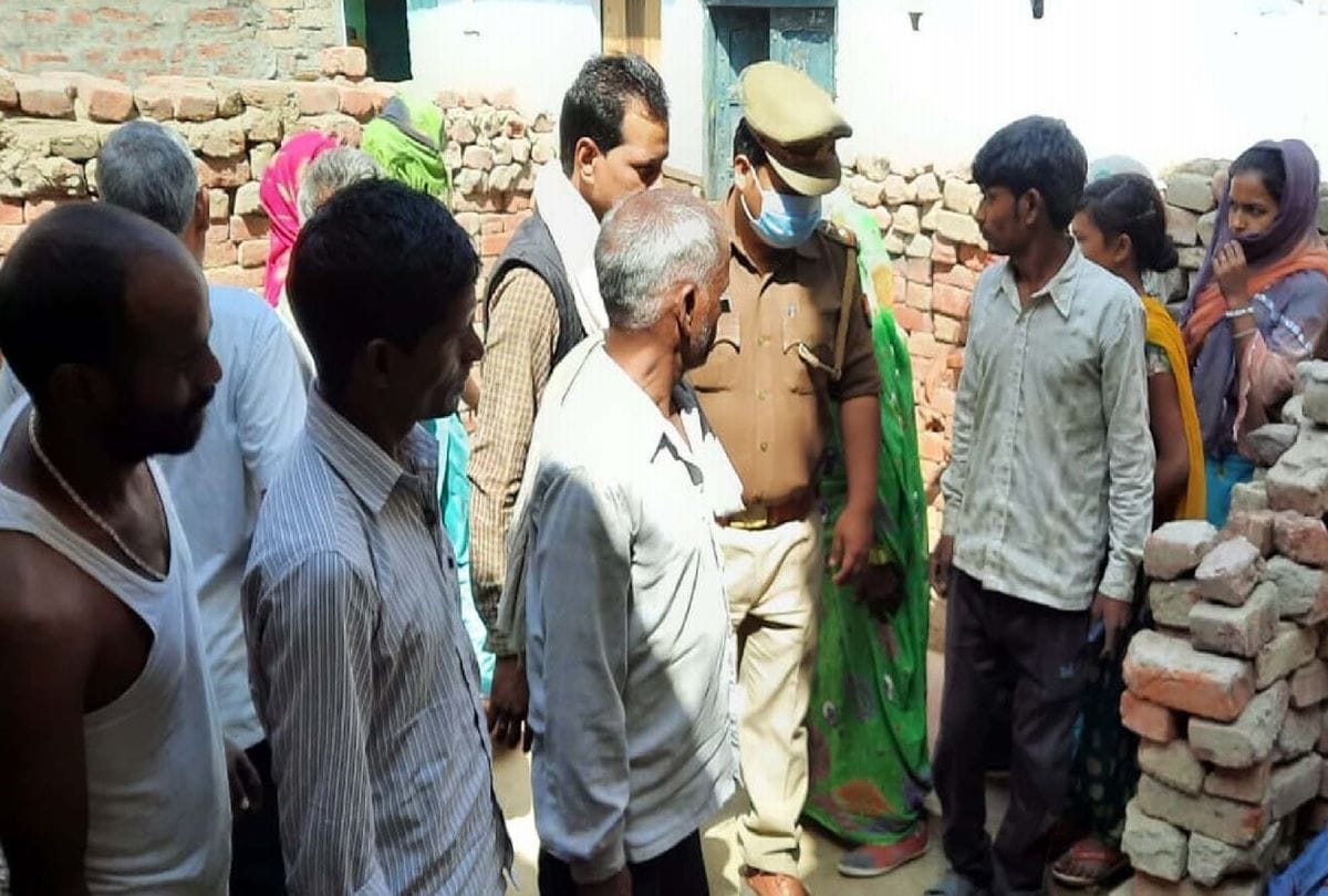 accused reached police station after killing his father in firozabad