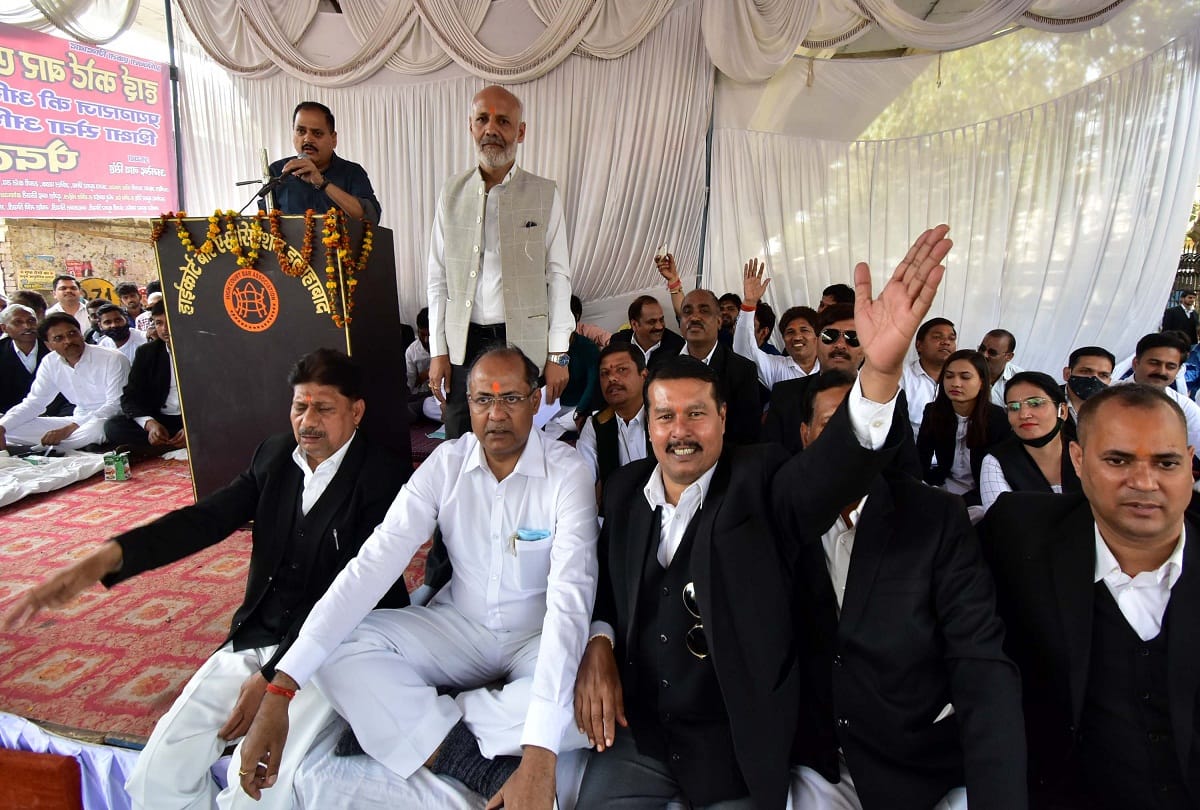 Education service tribunal bill: Students thrashed from lawyers' platform, will join the movement