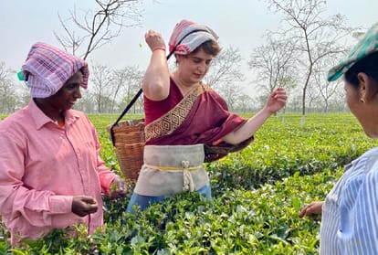 priyanka gandhi vadra plucks tea leaves in assam tea garden assembly election 2021