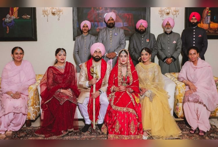 Punjab Captain Amarinder Singh sings song in granddaughter wedding