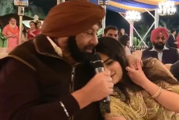 Punjab Captain Amarinder Singh sings song in granddaughter wedding