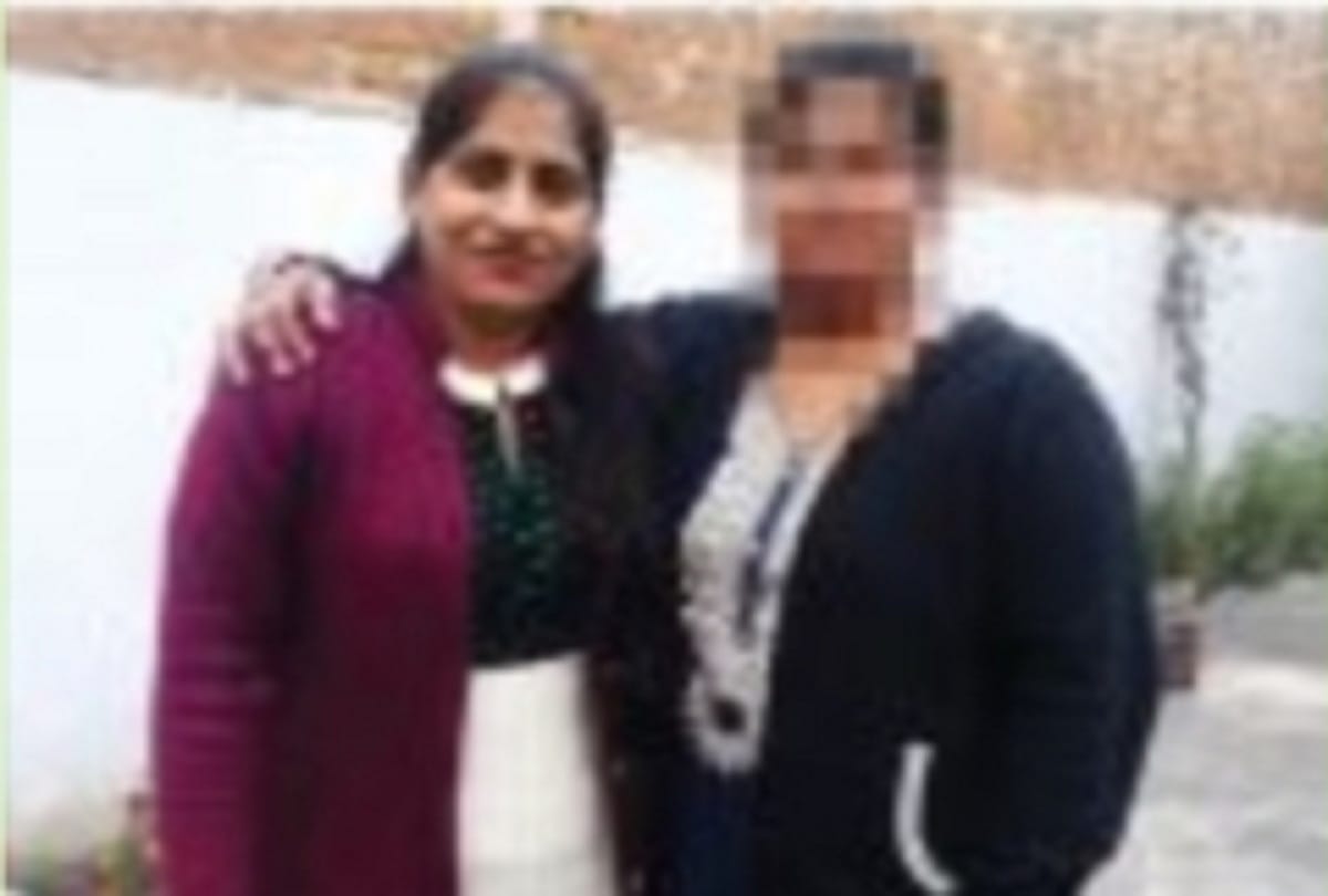 amroha shabnam case Shabnam viral photo was inside Rampur jail Two captive guards suspended in rampur jail