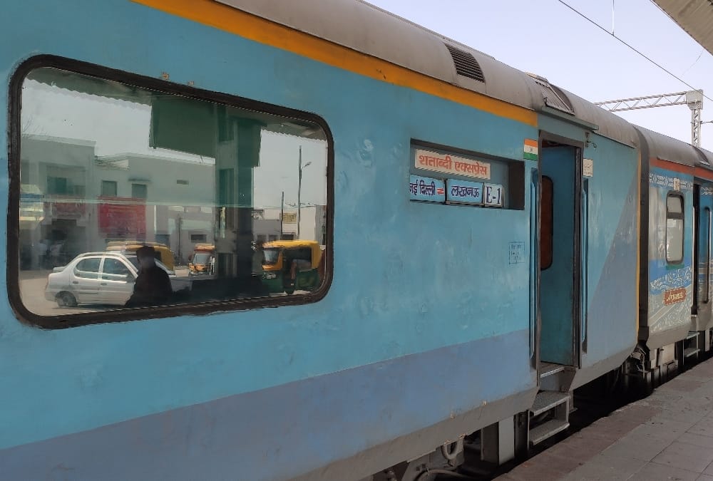 Shatabdi fares faster than Tejas due to catering