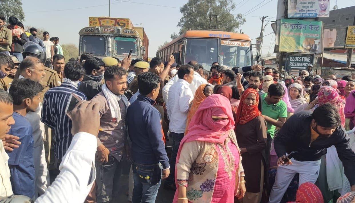 GT road jammed for arrest of absconding accused