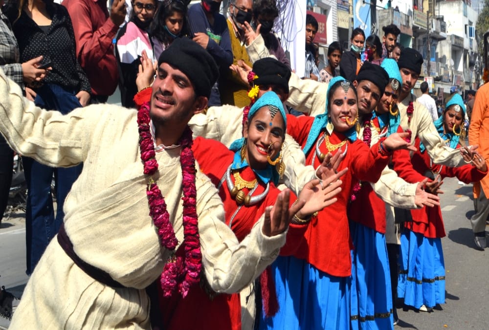 Haridwar Kumbh Mela 2021: Folk dancers wear military dress in Niranjani Akhara Peshwai photos