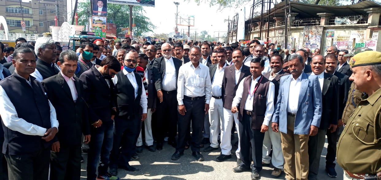 Azamgarh: Road jammed while being judicious