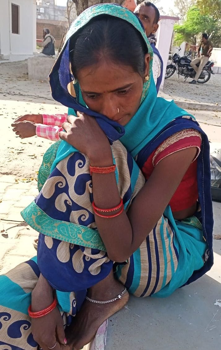 vaaradaat ke baad premee ne soochana dee, tumhaare bete ko eent se kuchalakar maar daala, maan ka javaab tha- achchha kiya