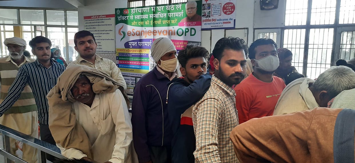 Corona threat: People coming to civil hospital are not wearing masks