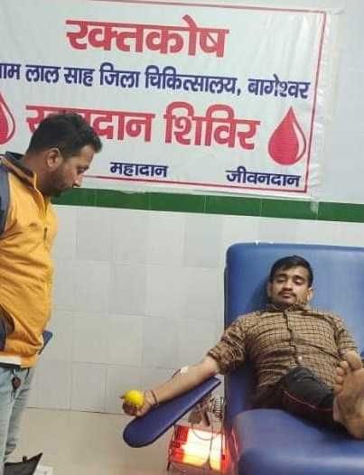 Shabas Nitin: donating blood for the needy at night