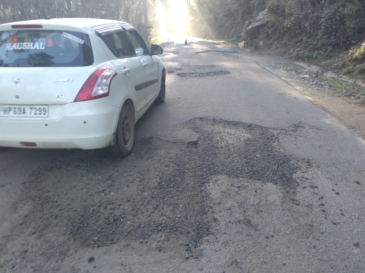 Danger of accident on Nihari-Barthi link road