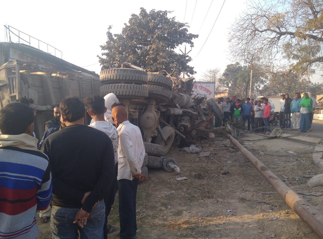 Truck collided with standing trailer, driver died