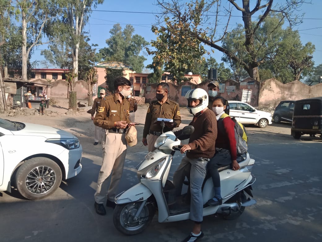 Police caught five youths outside school students