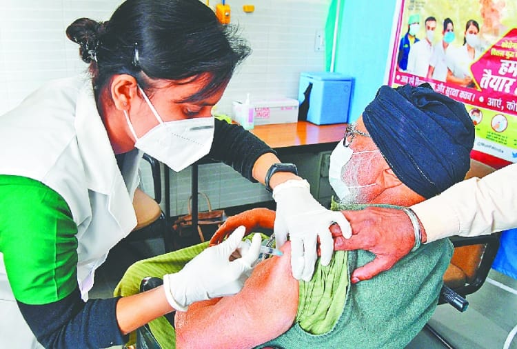 Record Corona Vaccination of old persons in Chandigarh 