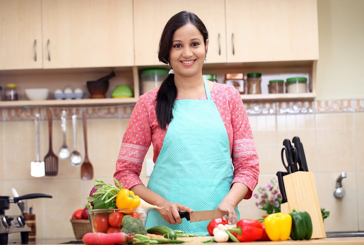 house wife must know money saving investment for secure future