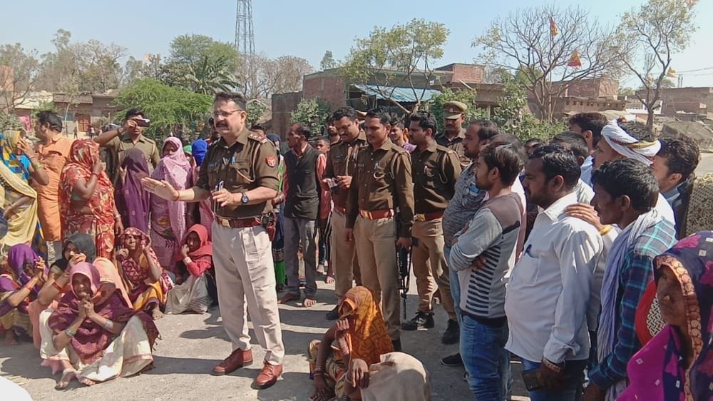 people demonstrated and jam the road in kunda after death of gajadhar
