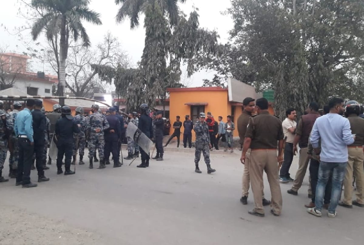 Nepali women attacking on SSB women workers in indo nepal border