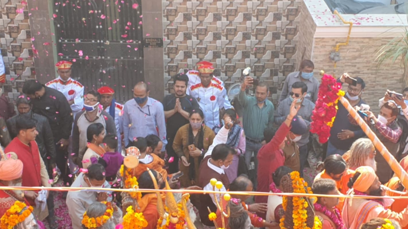 Haridwar Maha Kumbh Mela 2021: Niranjani Akhara huge Peshwai in haridwar today watch photos