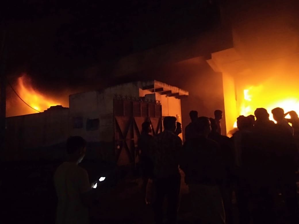 Fierce fire in HSIIDC shoe factory, 12 vehicles caught in 8 hours