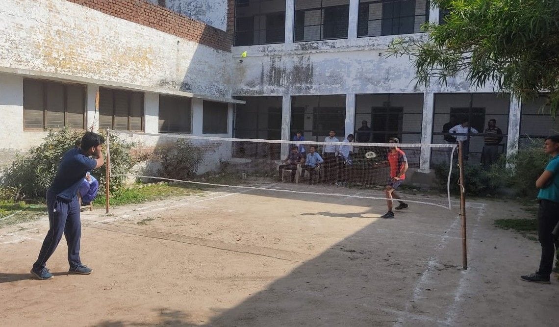 Hathras: Mayank wins badminton final