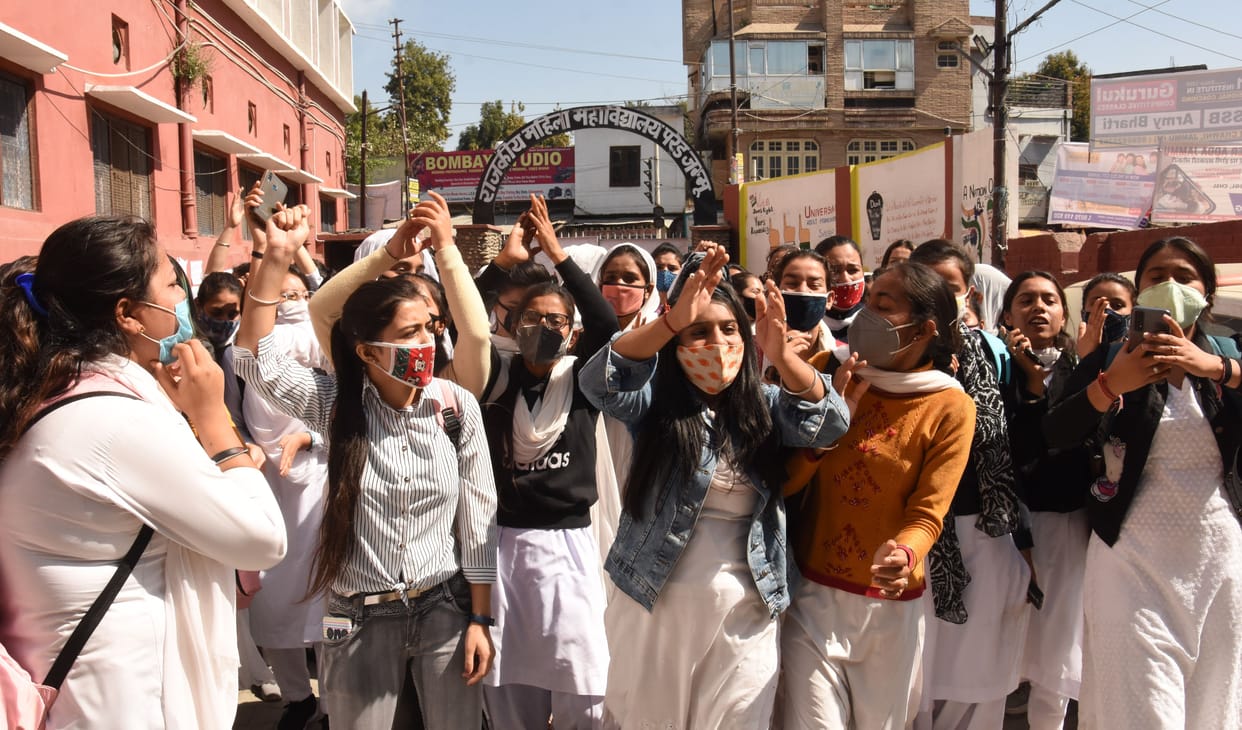 protest,demand online exam ,jammu news