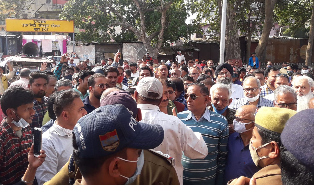 Clash between police and traders in kotdwar