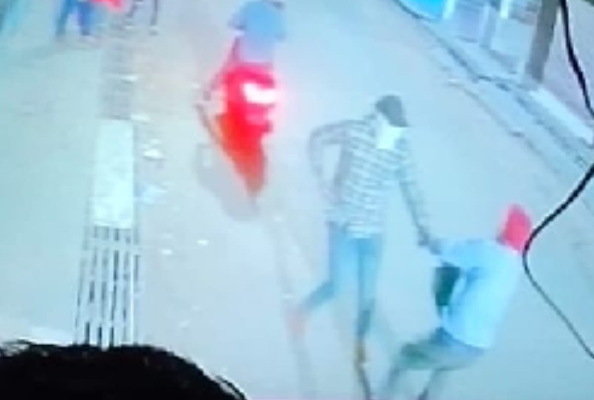 Gorakhpur Loot Kand criminals robbery of 45 lakh near to police station