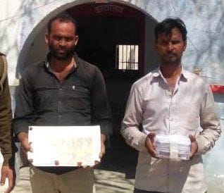 Police arrested two criminals of truck looting gang