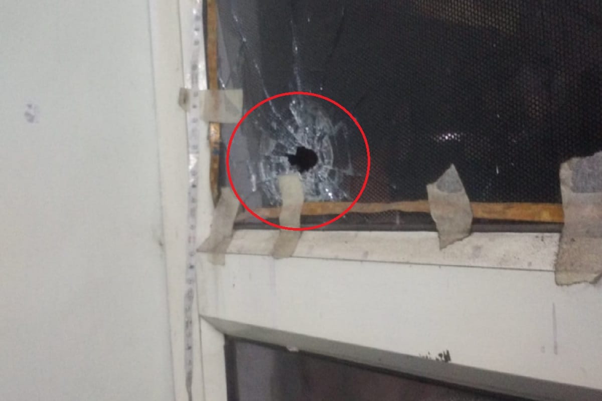 The crooks has firing on a girl in a colony of Meerut