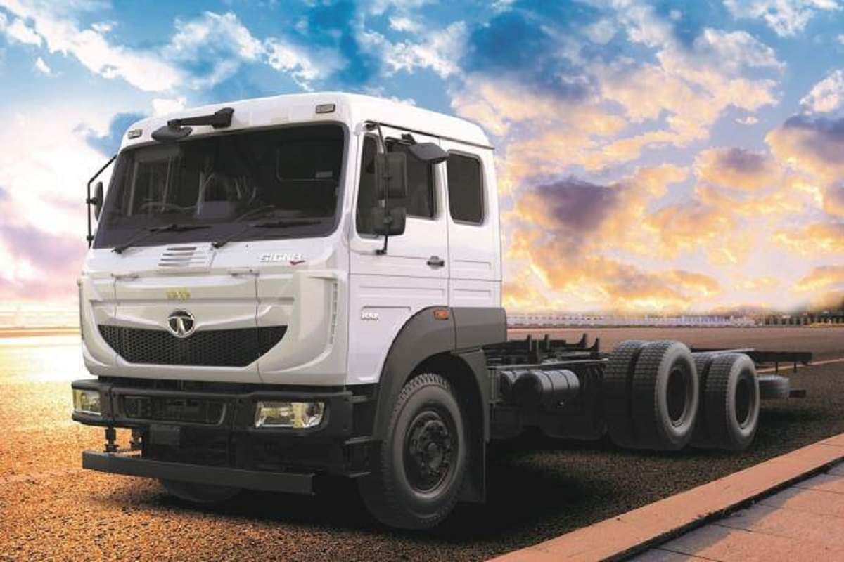 How was the demand for commercial vehicles in August 2023, know how much units were sold in india