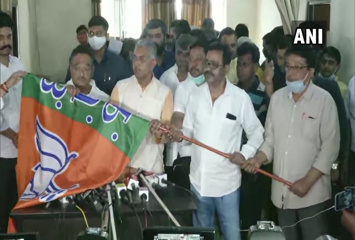 Three TMC Councillors from Asansol and Bidhannagar Mayor in council Debasish Jana, joined BJP today in Kolkata