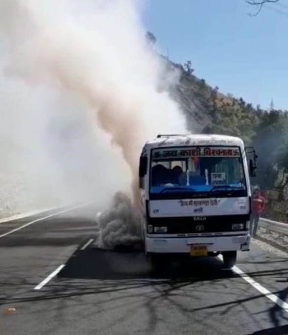 Fire in the moving bus, riders safe