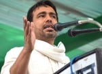 जहांगीराबाद में किसान महापंचायत को संबोधित करते जयंत चौधरी।
