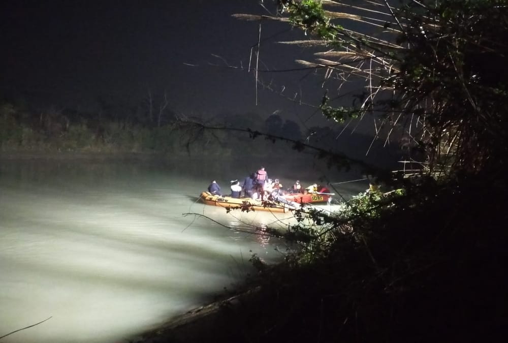 Five friends riding in a car swept away in river in Bijnor, one saved his life by jumping, search continue