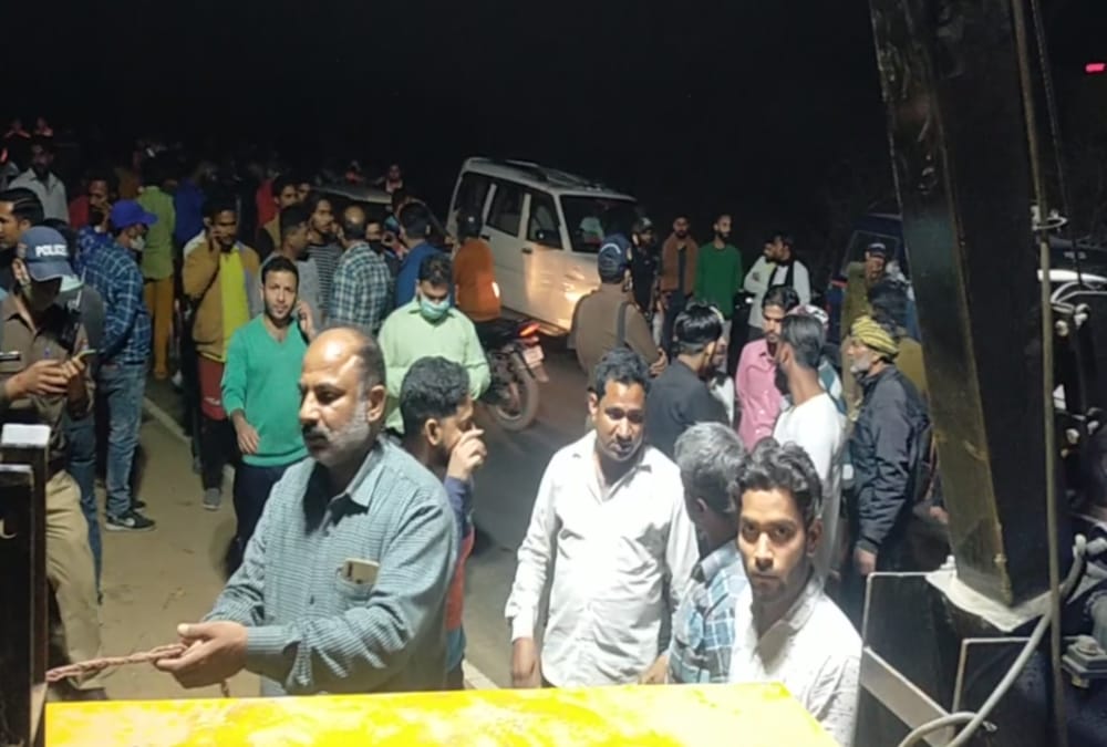 Haridwar Accident News: Travel Businessman Car falls in Gang Nahar During Returning from Piran kaliyar Dargah photos