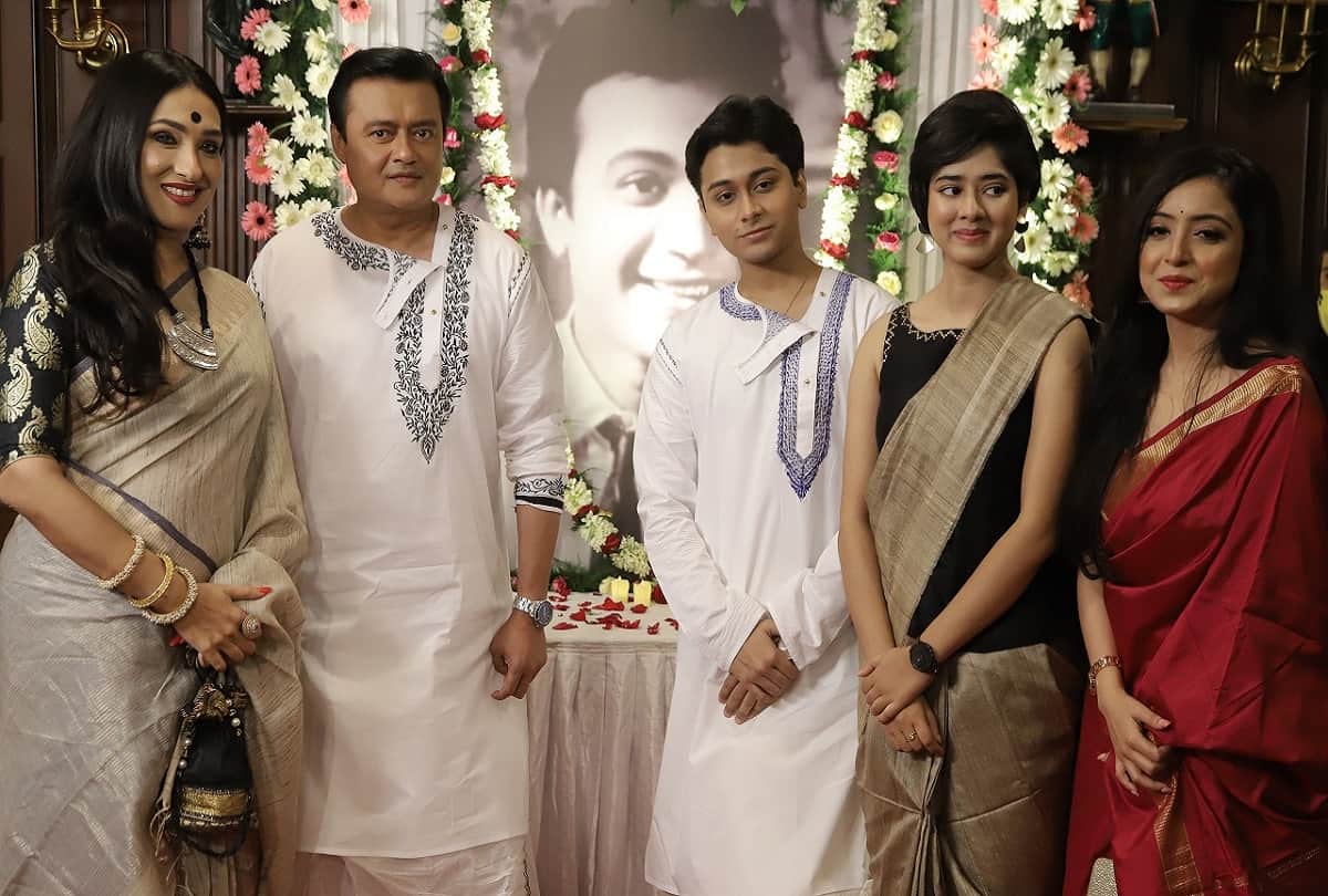 Biopic of legendry uttam kumar Achena Uttam launched in Kolkata shashwata Chatterjee plays Mahanayak