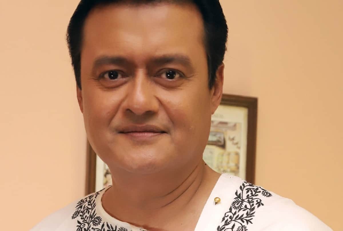 Biopic of legendry uttam kumar Achena Uttam launched in Kolkata shashwata Chatterjee plays Mahanayak