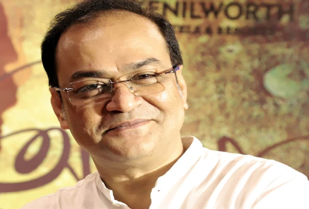 Biopic of legendry uttam kumar Achena Uttam launched in Kolkata shashwata Chatterjee plays Mahanayak