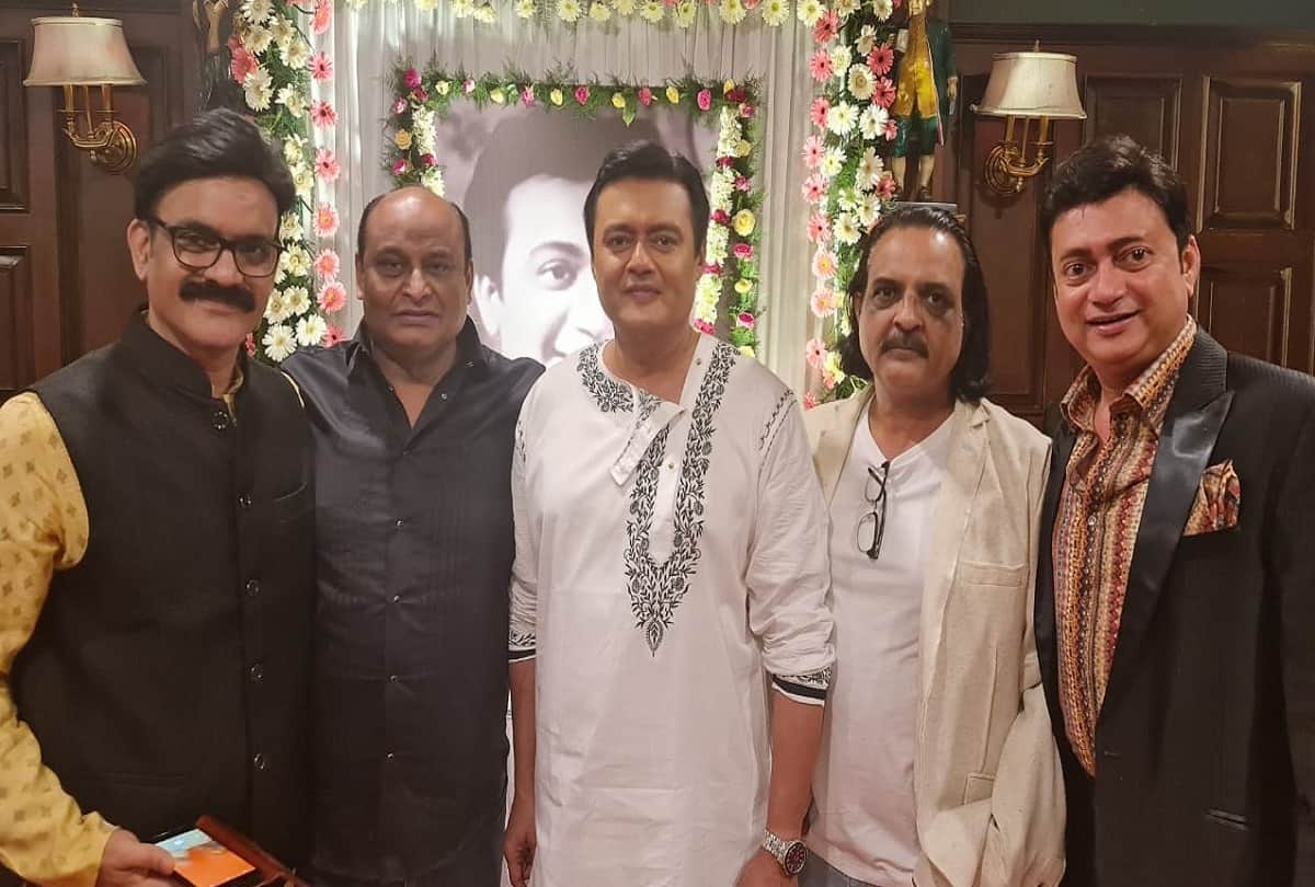 Biopic of legendry uttam kumar Achena Uttam launched in Kolkata shashwata Chatterjee plays Mahanayak