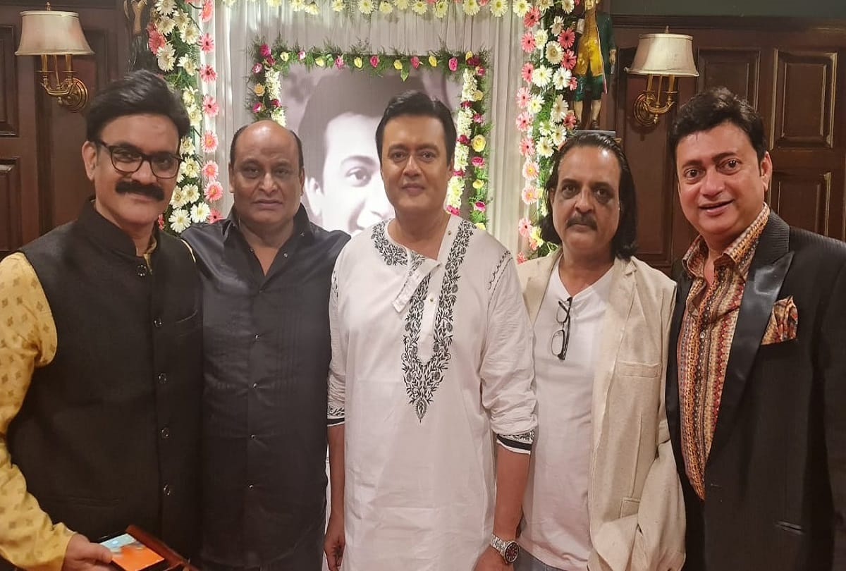 Biopic of legendry uttam kumar Achena Uttam launched in Kolkata shashwata Chatterjee plays Mahanayak