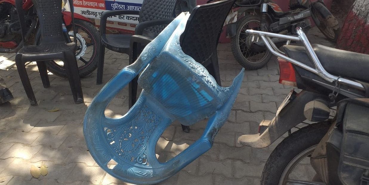how he can murdered single, pople protested at police station
