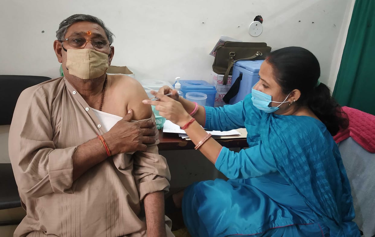 Third phase: target of 4568, vaccination of 1195 people